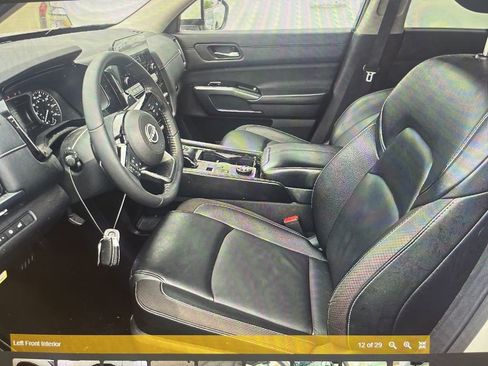 Used 2024 Nissan Pathfinder SL AWD/4WD image 5