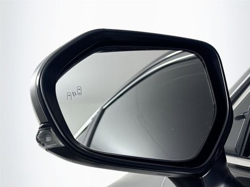 Used 2025 Toyota Camry XLE image 10