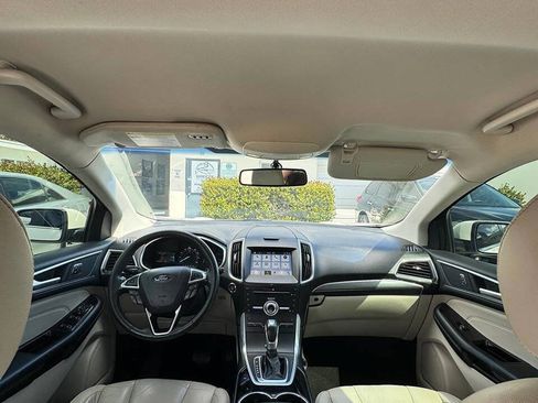 Used 2018 Ford Edge Titanium w/ Technology Package AWD/4WD image 13