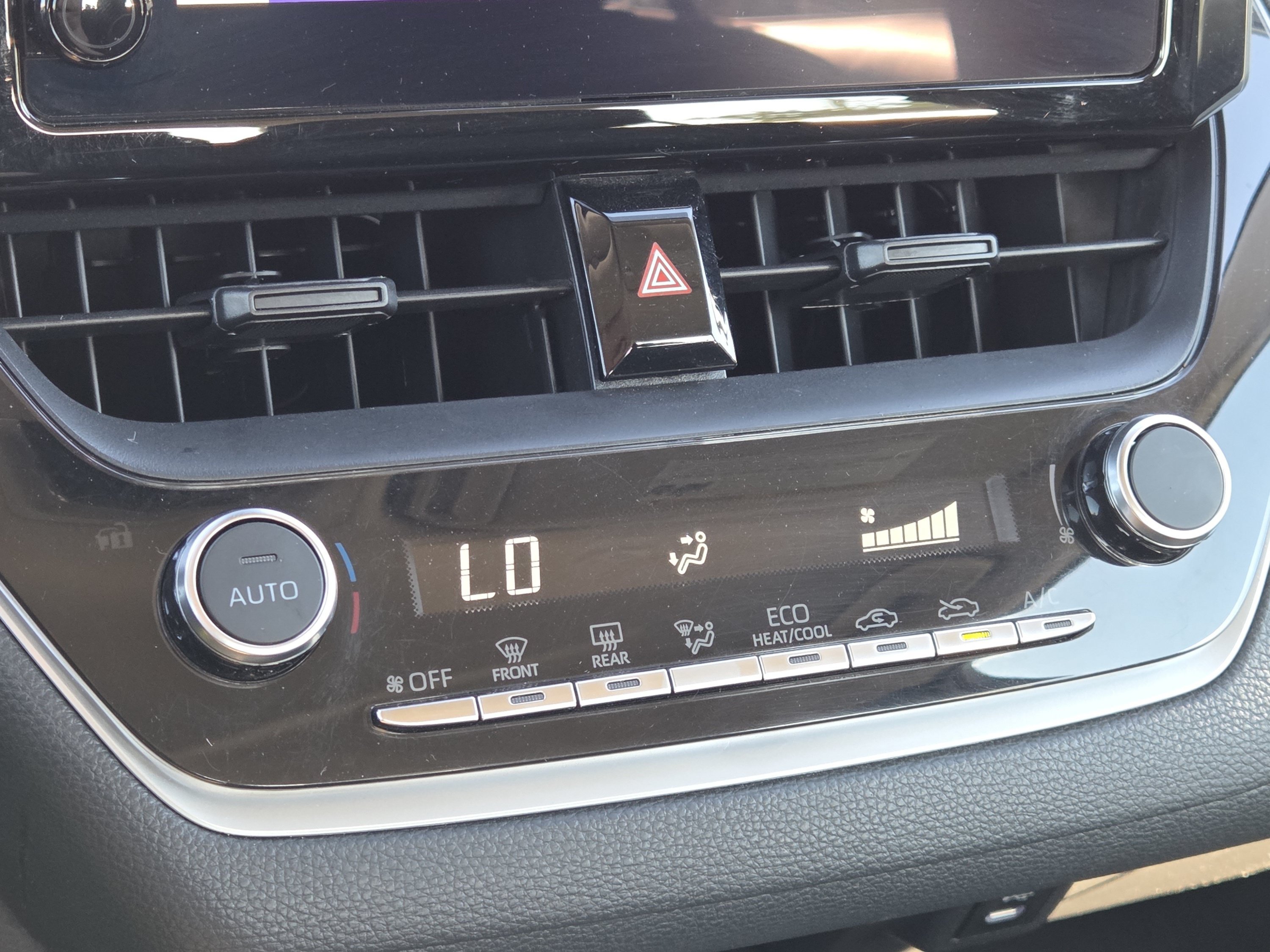 Used 2025 Toyota Corolla LE FWD image 32