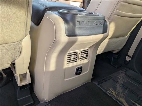 Used 2017 Nissan Titan SL image 15