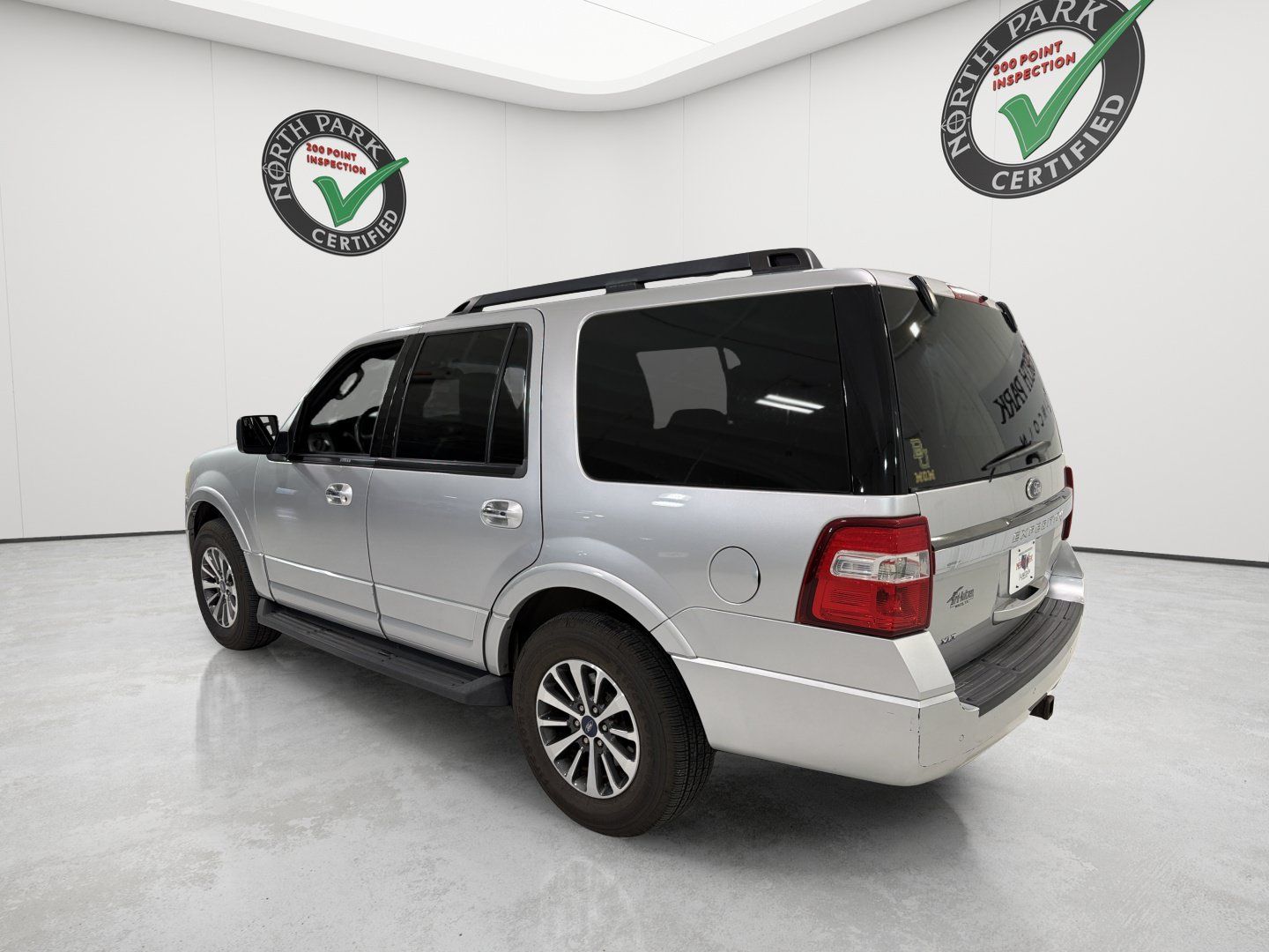 Used 2016 Ford Expedition XLT w/ Equipment Group 201A RWD image 3