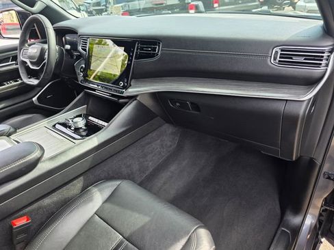 Used 2023 Jeep Wagoneer L Series II image 9