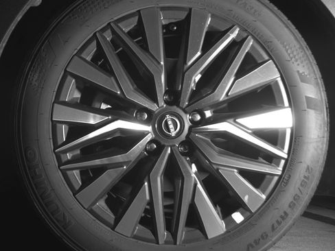 Used 2025 Nissan Altima 2.5 SV FWD image 12