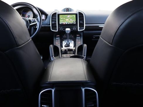 Used 2018 Porsche Cayenne S image 65