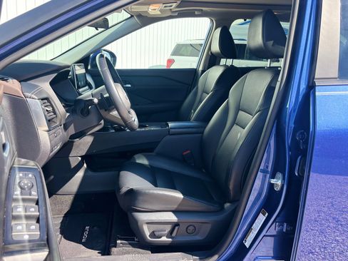 Used 2023 Nissan Rogue SV w/ SV Premium B Package image 19