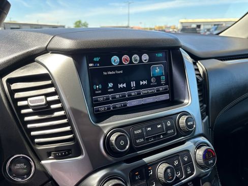 Used 2020 Chevrolet Suburban LT w/ Luxury Package image 16