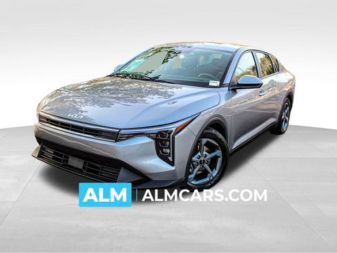 Used 2025 Kia K4 LXS image 1