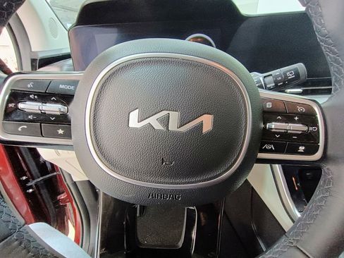 Used 2024 Kia Carnival SX image 11