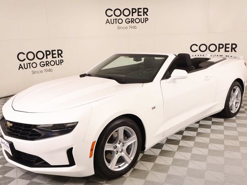Used 2023 Chevrolet Camaro LT RWD image 9