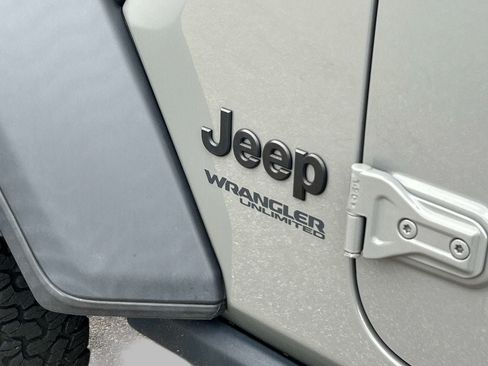 Used 2022 Jeep Wrangler Unlimited Sport AWD/4WD image 14