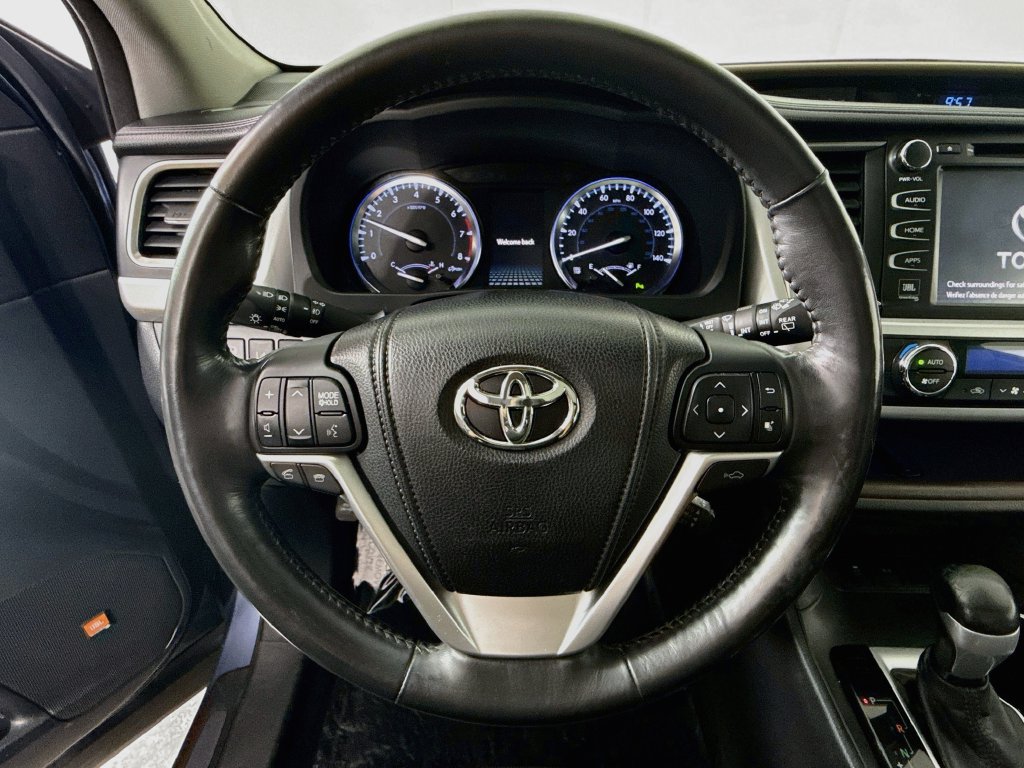 Used 2014 Toyota Highlander Limited Platinum FWD image 12