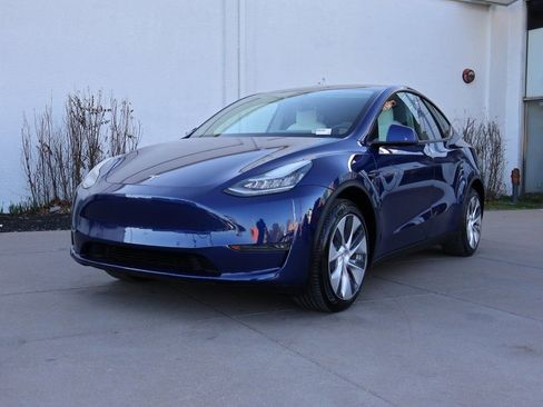 Used 2020 Tesla Model Y Long Range image 4