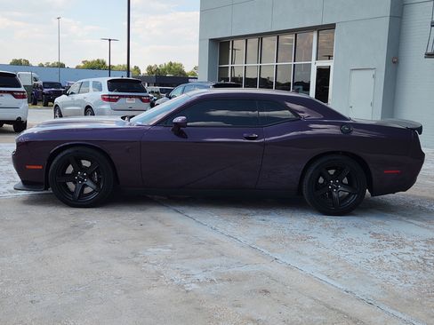 Used 2022 Dodge Challenger SRT Hellcat w/ SRT Black Package RWD image 5
