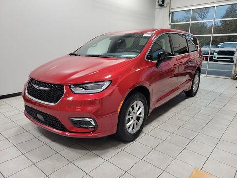 New 2026 Chrysler Pacifica Select AWD/4WD image 2