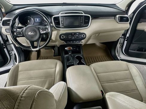 Used 2018 Kia Sorento FWD image 17