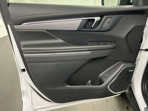 Certified 2025 Buick Enclave Preferred image 21