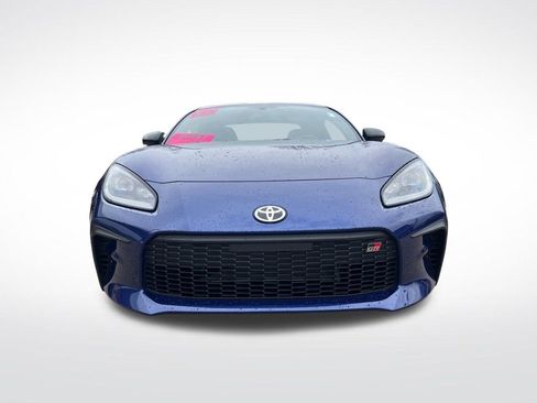 Used 2025 Toyota GR86 Premium w/ Performance Package image 2