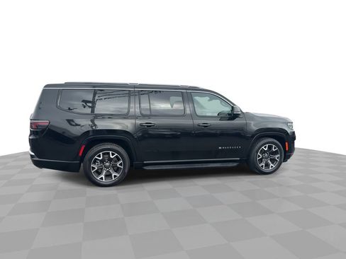 Used 2024 Jeep Wagoneer L Series III w/ Flexible Seating Group AWD/4WD image 10