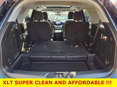 Used 2022 Ford Explorer XLT w/ Equipment Group 202A image 6