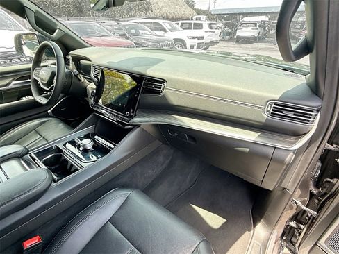 Used 2023 Jeep Wagoneer L Series II image 34