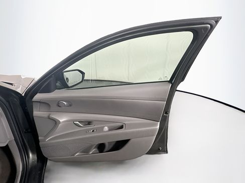 Used 2024 Hyundai Elantra SEL FWD image 30
