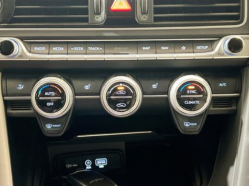 Used 2020 Genesis G70 2.0T w/ Elite Package image 12