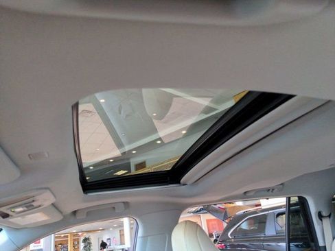 Used 2021 Toyota Highlander Limited FWD image 20