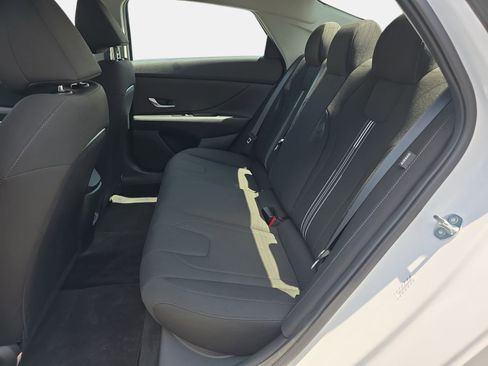 Used 2024 Hyundai Elantra SEL FWD image 14