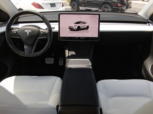 Used 2022 Tesla Model Y Performance AWD/4WD image 27