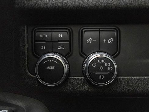 Used 2023 GMC Yukon SLT w/ SLT Luxury Package AWD/4WD image 23