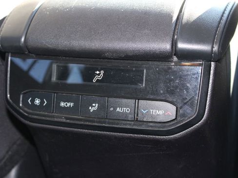 Used 2024 Toyota Highlander LE AWD/4WD image 30