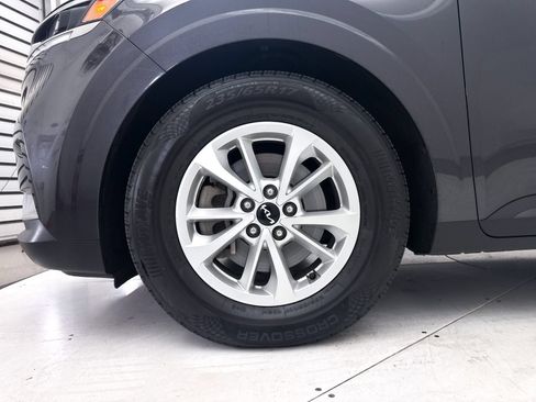 Used 2023 Kia Carnival LX FWD image 15