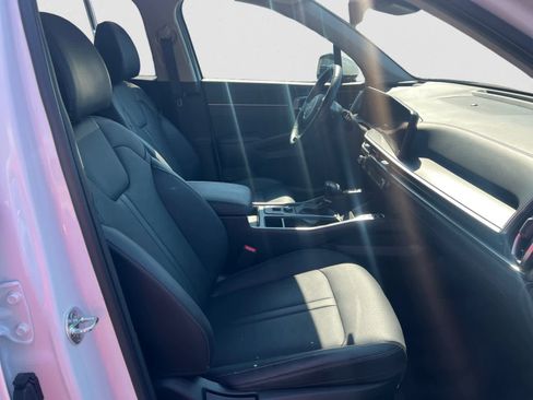 Certified 2025 Kia Sorento S image 16