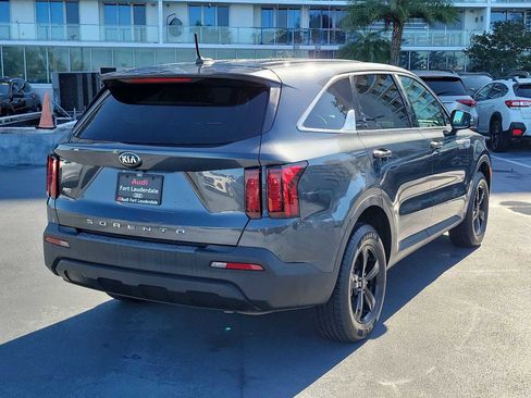 Used 2021 Kia Sorento LX image 6