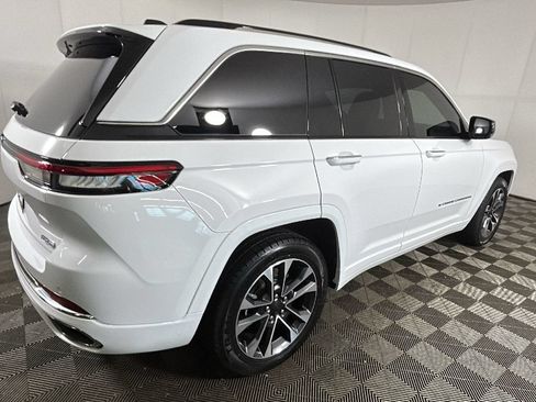 Used 2023 Jeep Grand Cherokee Overland AWD/4WD image 3