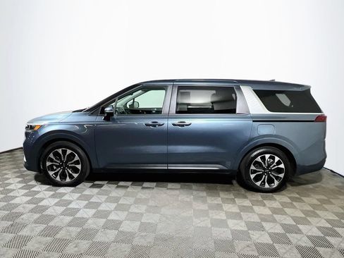 Used 2024 Kia Carnival EX FWD image 4