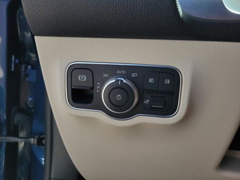 Used 2023 Mercedes-Benz GLB 250 4MATIC image 25