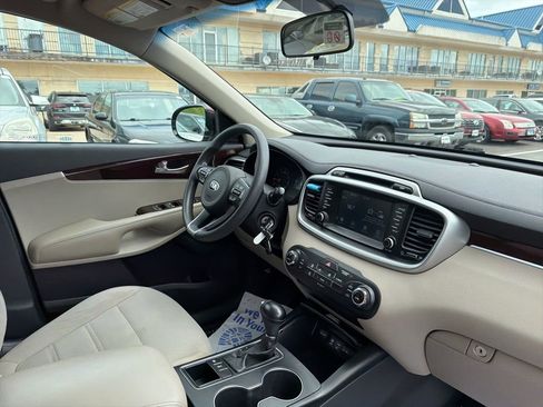 Used 2018 Kia Sorento AWD image 19
