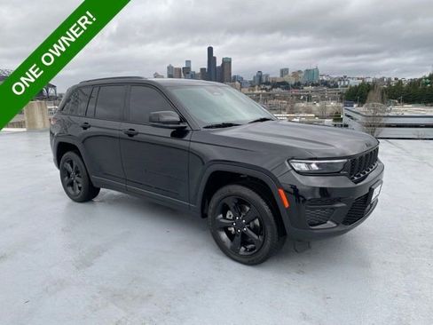 Used 2023 Jeep Grand Cherokee Altitude image 1