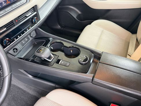 Used 2025 Nissan Rogue SV image 43