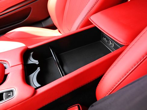 Used 2021 Aston Martin DB11 Coupe RWD image 32