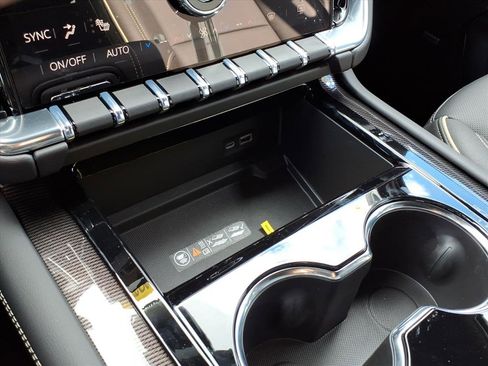 New 2026 GMC Yukon Elevation image 20