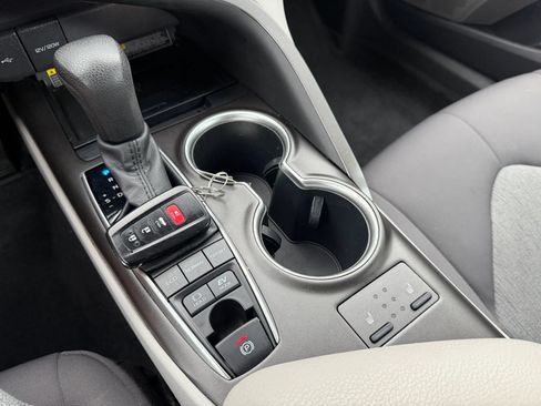 Used 2021 Toyota Camry LE w/ Cold Weather Package FWD image 21