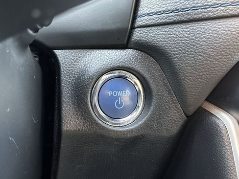 Used 2022 Toyota RAV4 SE w/ Convenience Package image 16