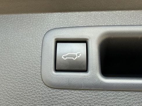 Certified 2025 Toyota Highlander XLE image 33