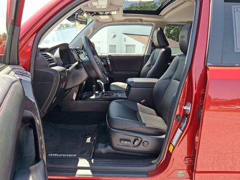 Certified 2021 Toyota 4Runner TRD Off-Road Premium w/ Moonroof Package AWD/4WD image 15