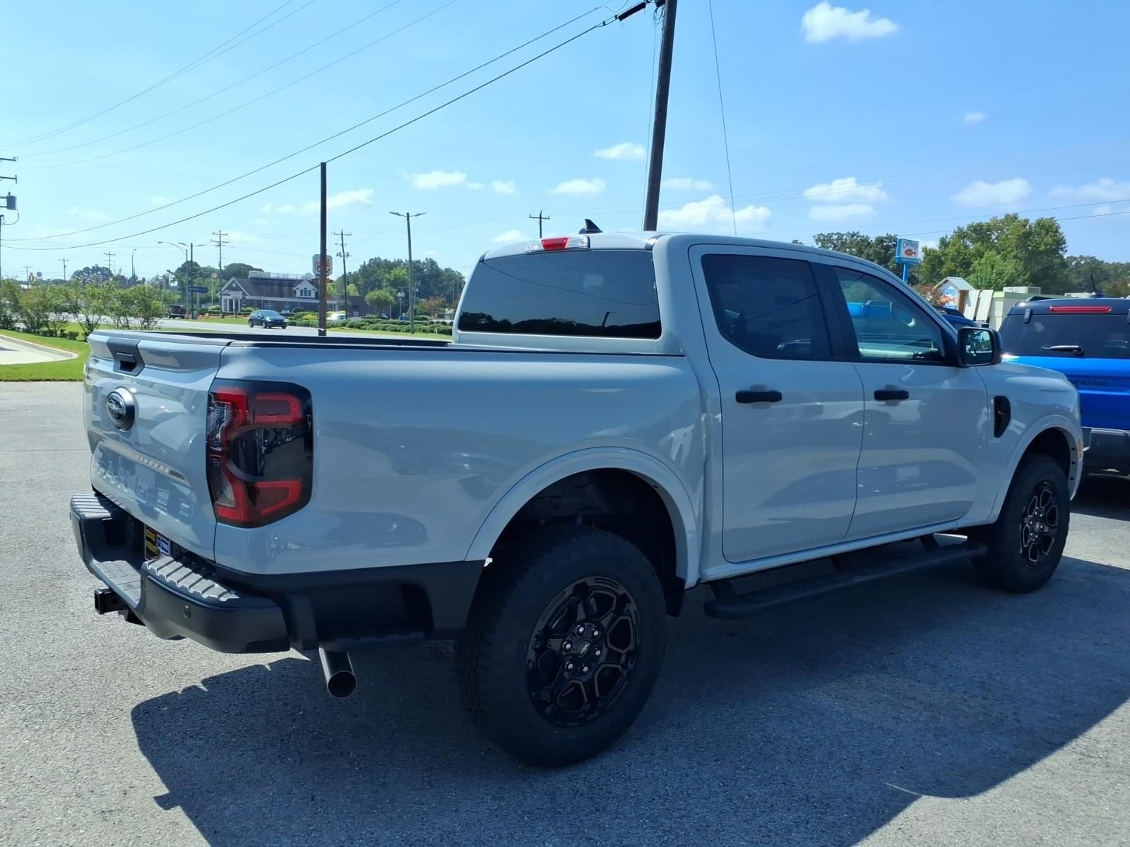 New 2026 Ford Ranger XLT w/ Black Appearance Package RWD image 4