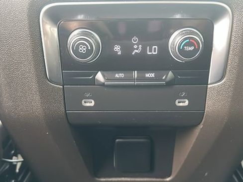 Used 2024 Chevrolet Suburban LT image 22