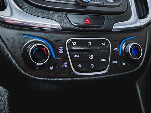 Used 2019 Chevrolet Equinox LT w/ Sun & Navigation Package FWD image 30